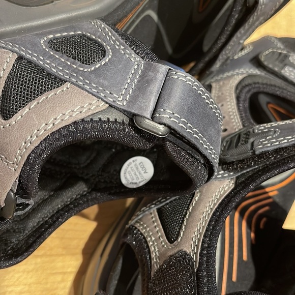 Men’s size 41 Ecco Yucatán Sandal in Marine color. Brand new. - Picture 4 of 4